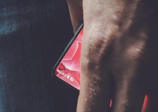 Android之父强势归来 或亲自推出无边框高端机