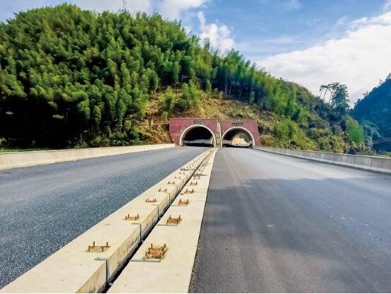 照明改变中国 三思LED隧道灯助力国家大交通建设