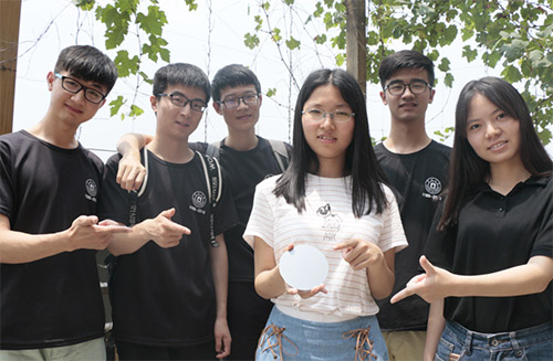 宁大学子发明神奇薄膜 制成存储器秒杀U盘