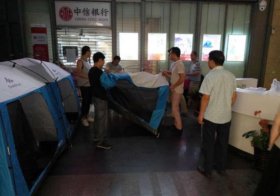 乐视供应商讨债陷入持久战 大厦楼底“搭帐篷”