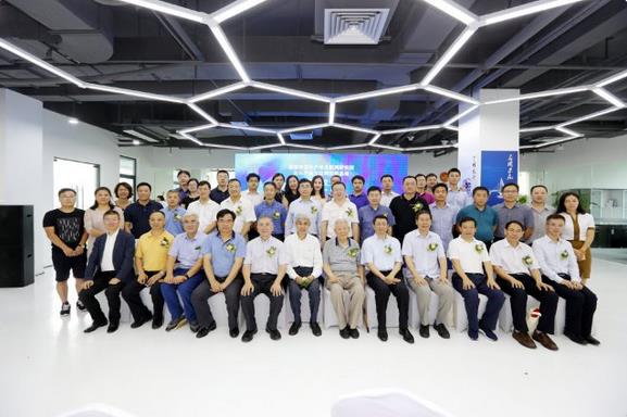 深圳北斗产业互联网研究院和应用基地揭牌 “千百万”产业规模呼之欲出