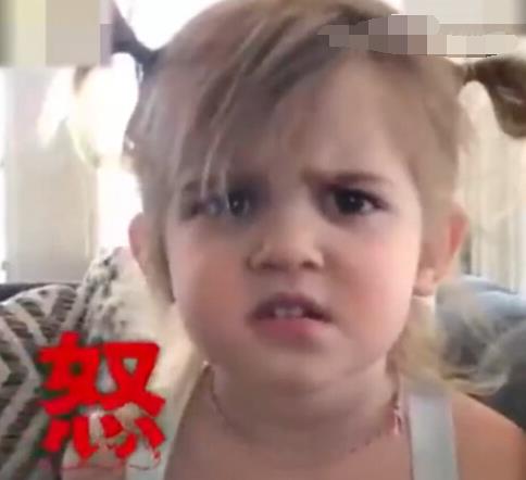 两岁最萌小女孩收到假iPhone发怒吐槽:浑身都是戏 两岁最萌小女孩收到假iPhone发怒吐槽:浑身都是戏