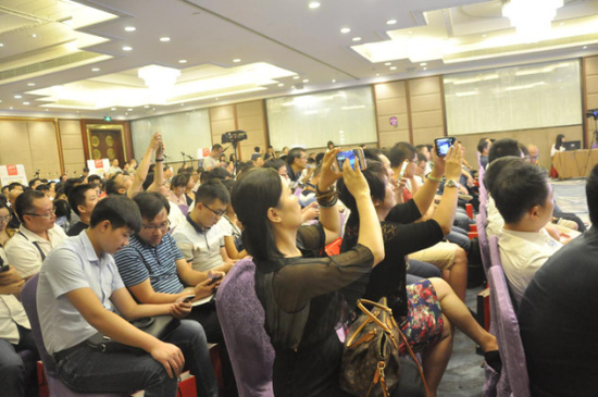 热烈祝贺巨龙首届智能产品发布会取得圆满成功！