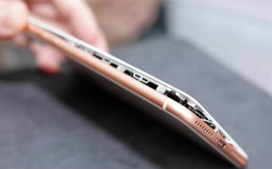 iPhone8至少5起屏幕开裂 客服：大部分或为运输不当