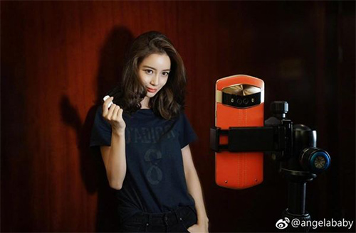 能打电话的相机 Angelababy首曝美图V6真机
