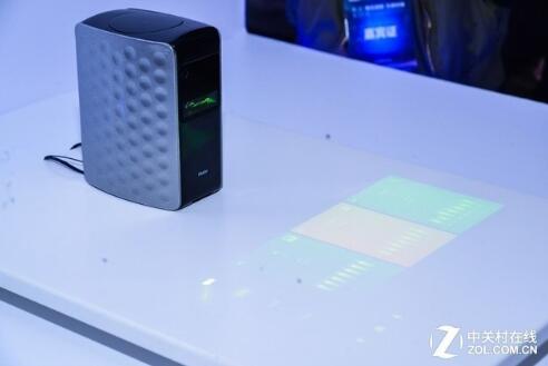 海尔投影智能音箱亮相：还能用来弹钢琴