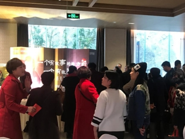 高端机皇全国开售 心系天下三星W2019一机难求