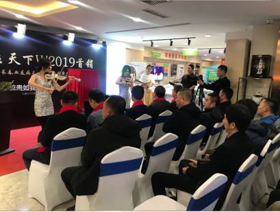 高端机皇全国开售 心系天下三星W2019一机难求