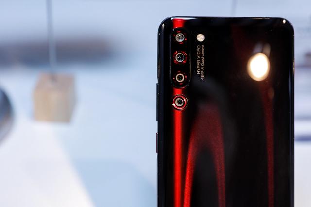 诸多硬核产品亮相新品会 联想Z6 Pro领衔诠释“生而向上”