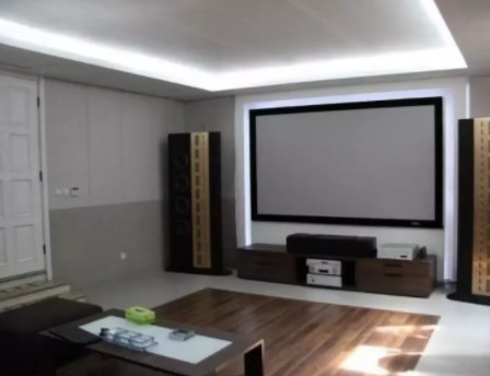 投影仪幕布究竟是选灰色还是白色的好？当贝投影告诉你！