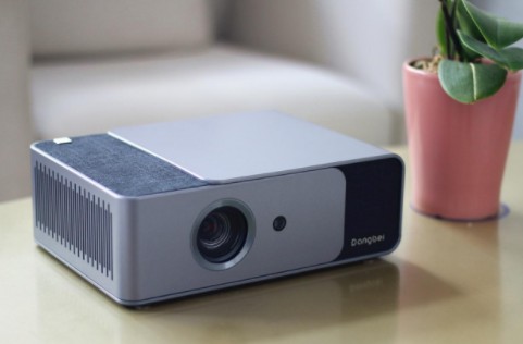 投影仪幕布究竟是选灰色还是白色的好？当贝投影告诉你！