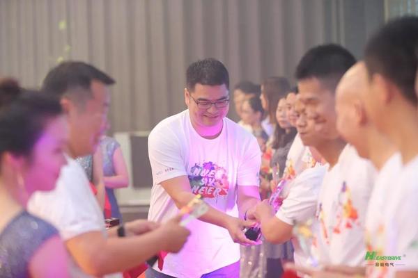 凝心聚力，携手远航--易驱电气十五周年！庆典隆重举行