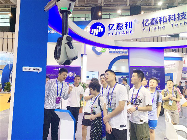 亿嘉和多款特种机器人闪耀南京软博会