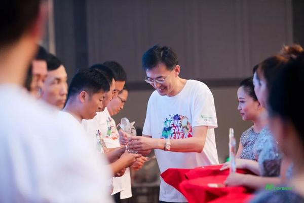 凝心聚力，携手远航--易驱电气十五周年！庆典隆重举行