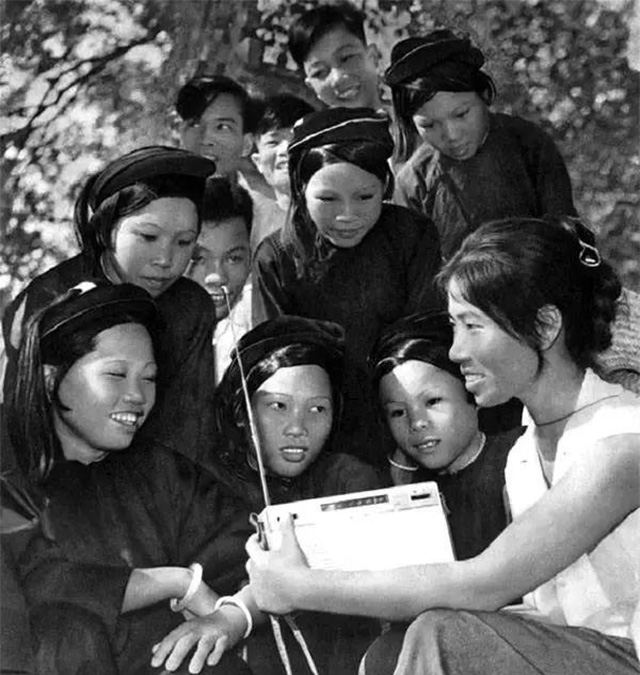 蓝琛科技献礼70周年：从泥砖瓦房到全屋智能