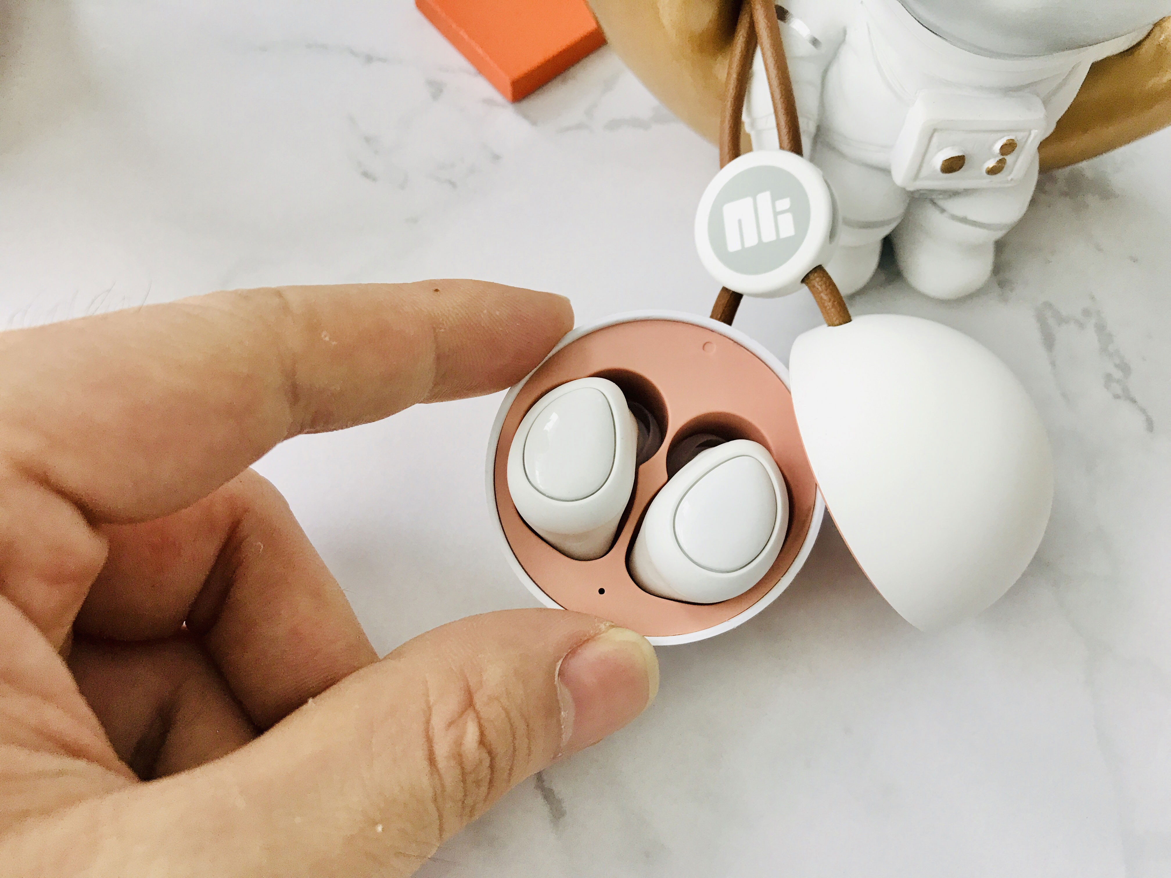 始于颜值忠于音质—NinaKiss糖果盒蓝牙耳机