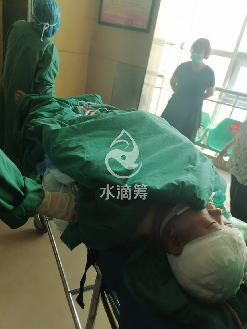 山东男子救人被砸进ICU,女儿水滴筹两小时筹到20万救命钱