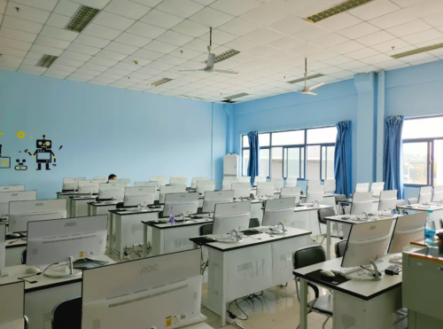 AOC一体机 | 智慧教育解决方案，助力南京光电技术技工学校