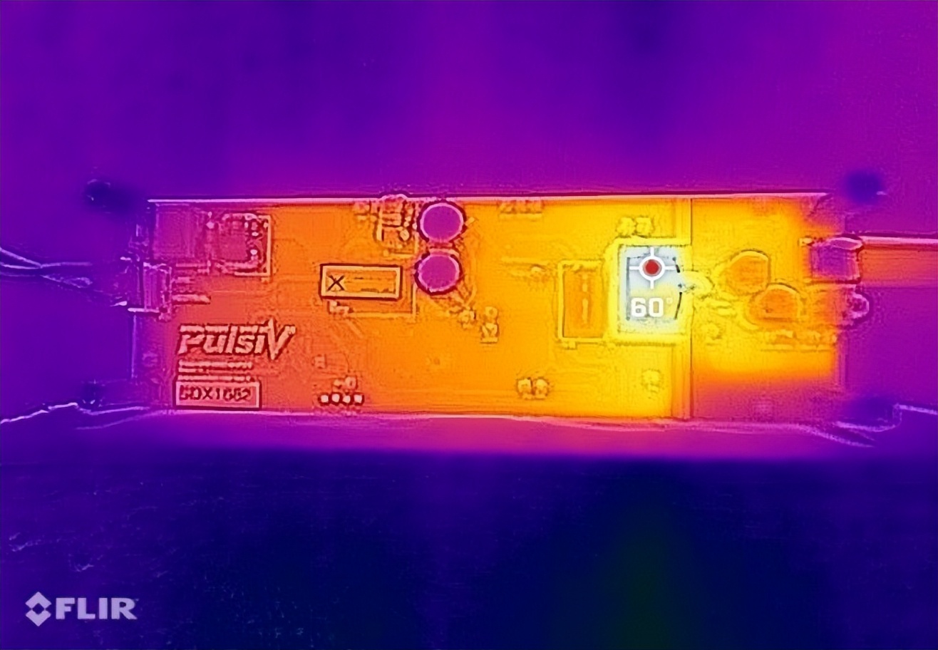 Pulsiv发布了效率超高的65W USB-C设计，可将温度降低30%，采用集成半有源桥，效率高达96%