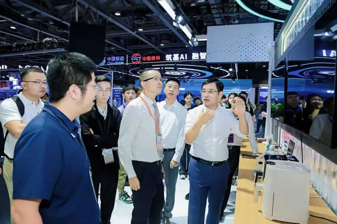 2025中国移动全球合作伙伴大会圆满落幕，鸿蒙生态引领万物智联时代新篇