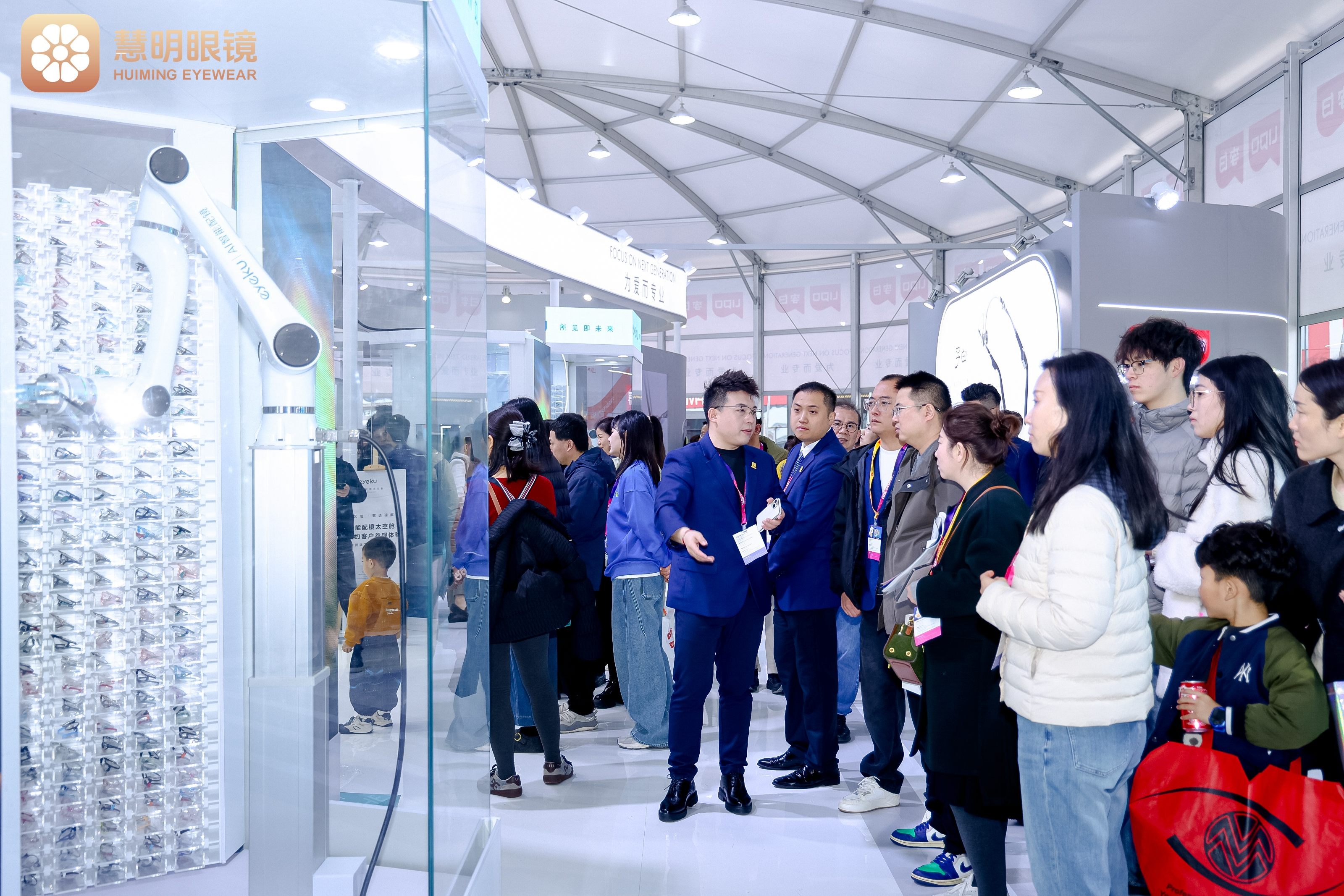 慧明眼镜集团发布人工智能配镜终端 开启未来视光服务新模式