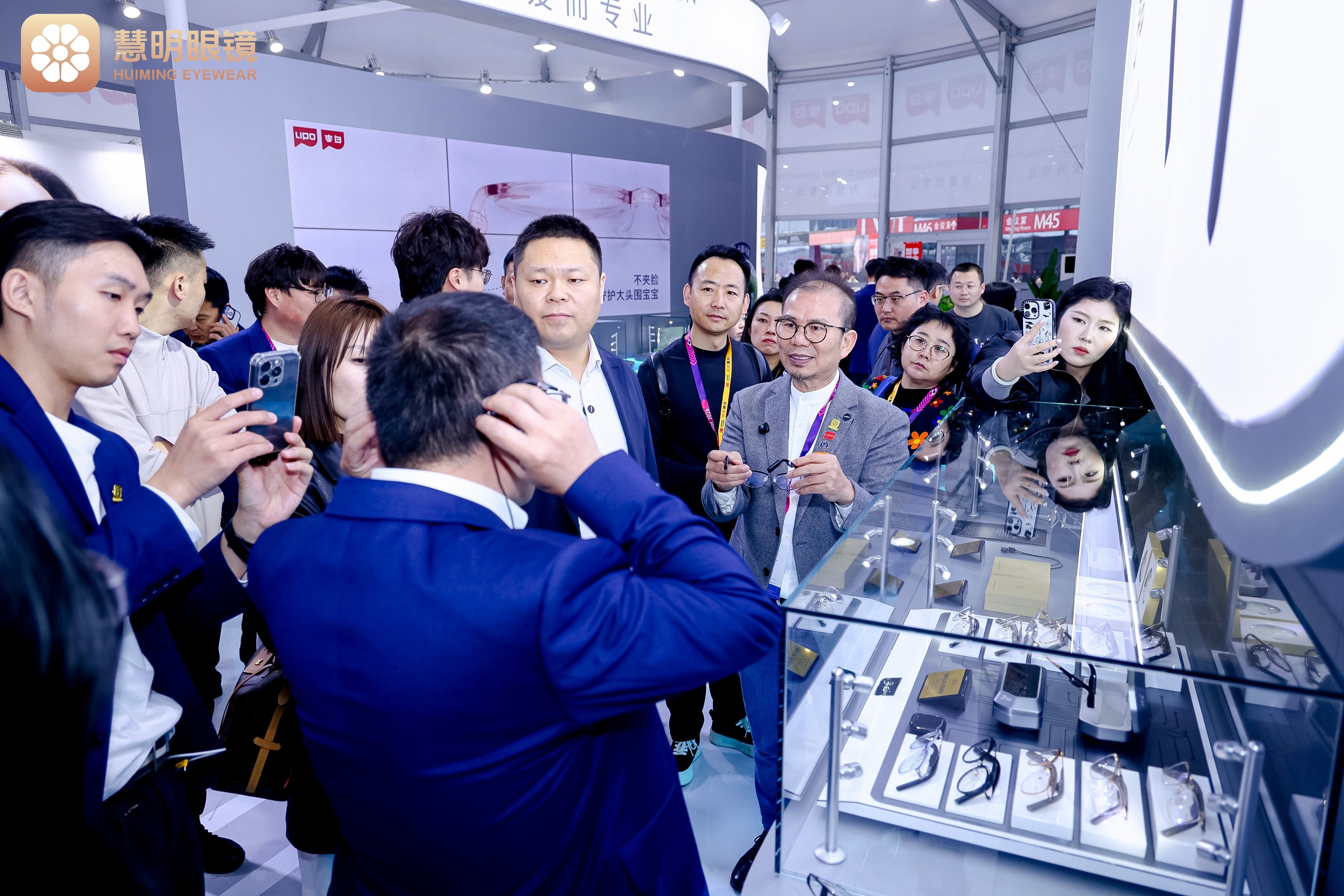 慧明眼镜集团发布人工智能配镜终端 开启未来视光服务新模式