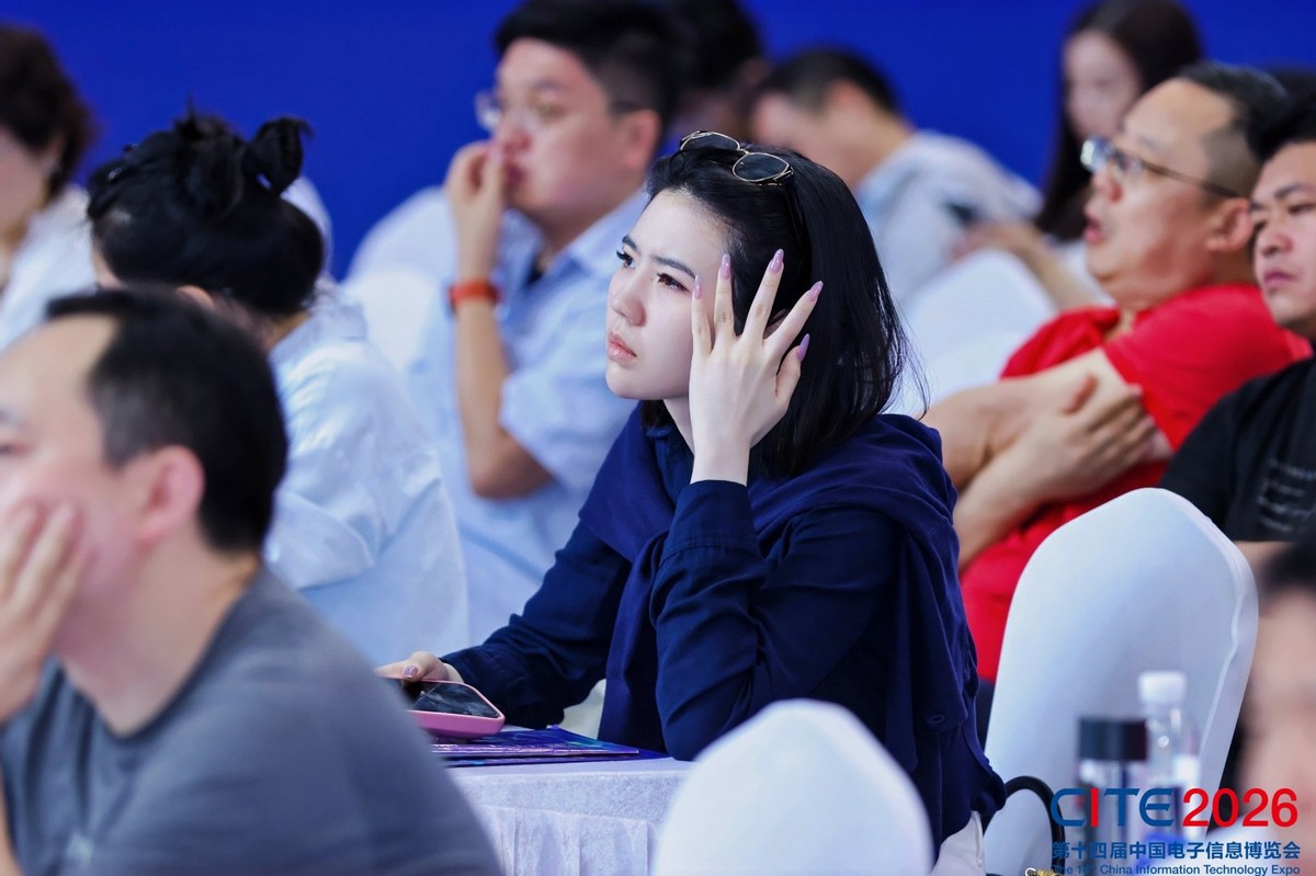 从“灯塔”领航到“星河”璀璨——“AI+制造”生态大会勾勒新型工业化未来图景